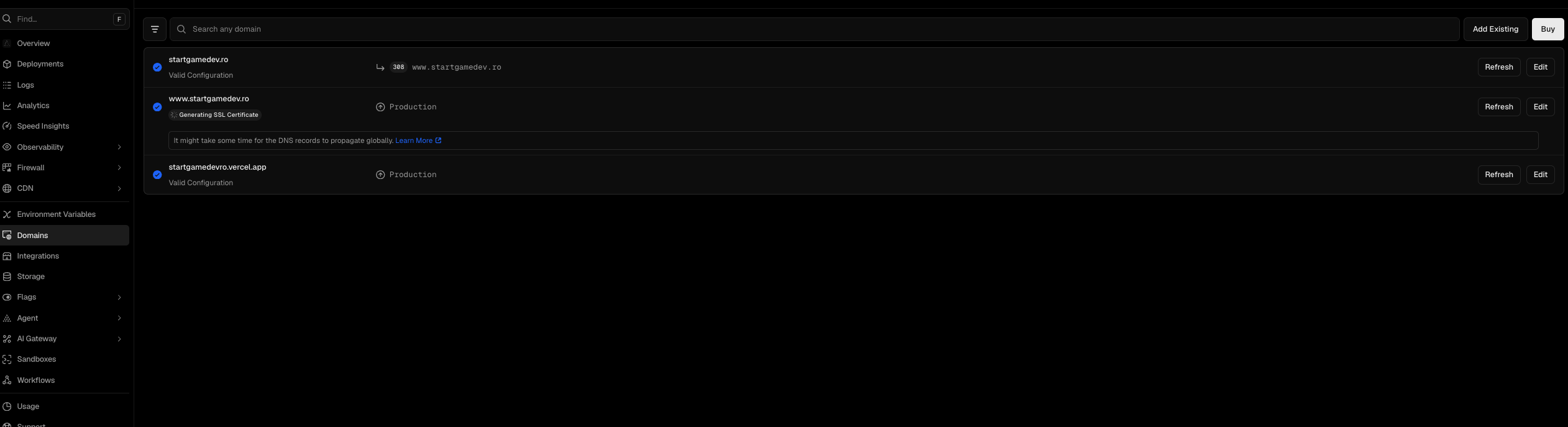 Domeniul conectat și site-ul live pe Vercel